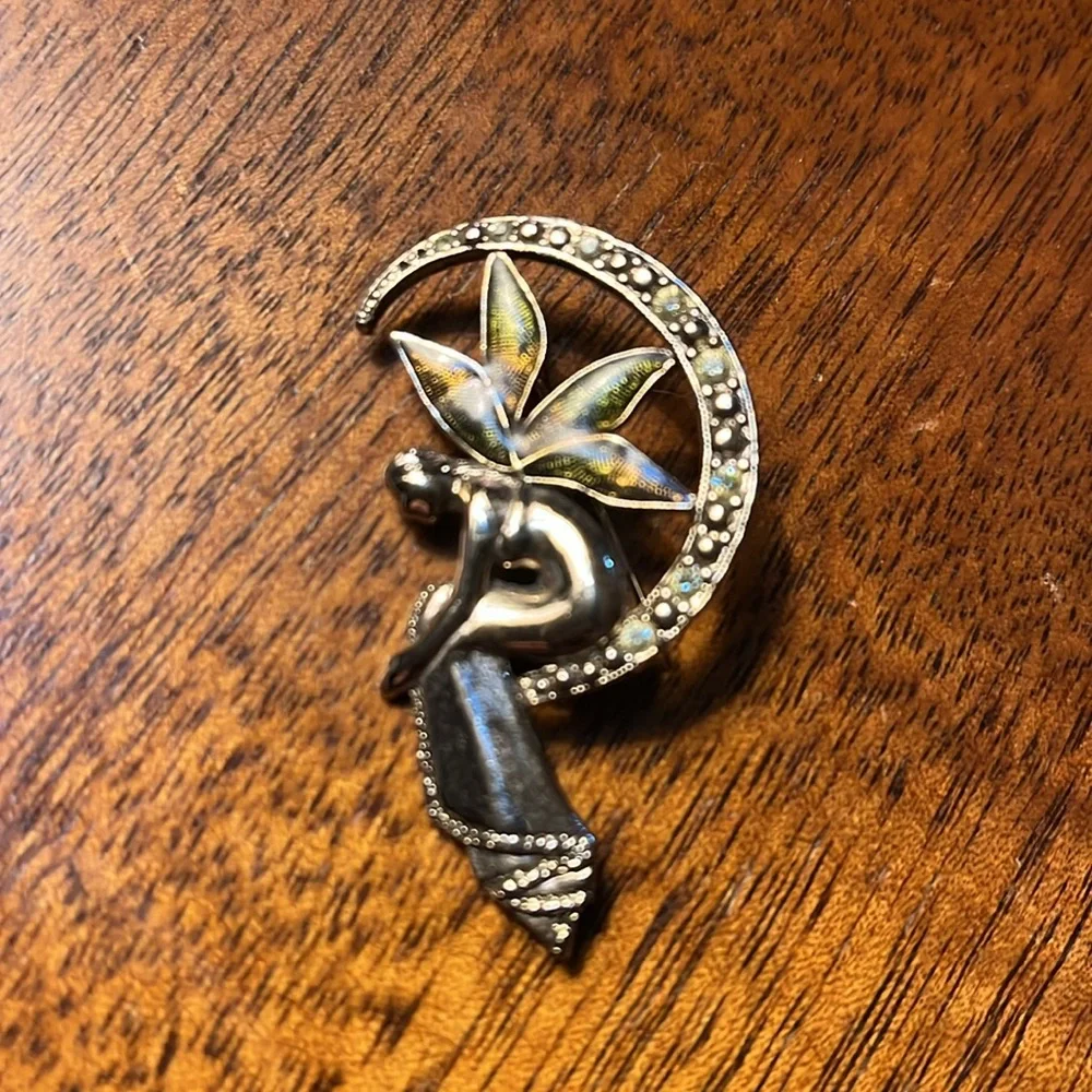 Fairy Pin & Earrings - Picture 2 of 4